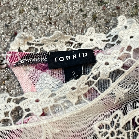 TORRID Pink Plaid Blouse Top Women’s Sz 2, 2X Floral Crochet Lace balloon sleeve - Picture 3 of 6